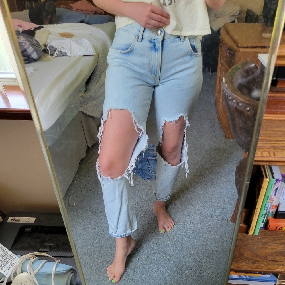 Forever 21 distressed denim - Picture 5 of 5